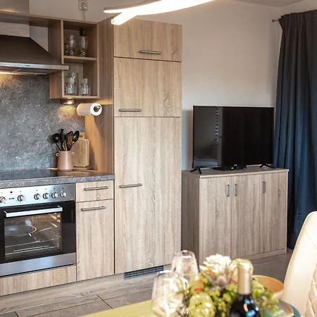 Solim - Apartment, Kueche, Balkon & Garten, 45 Qm, Max 4 Personen, Parkplatz, Zentral